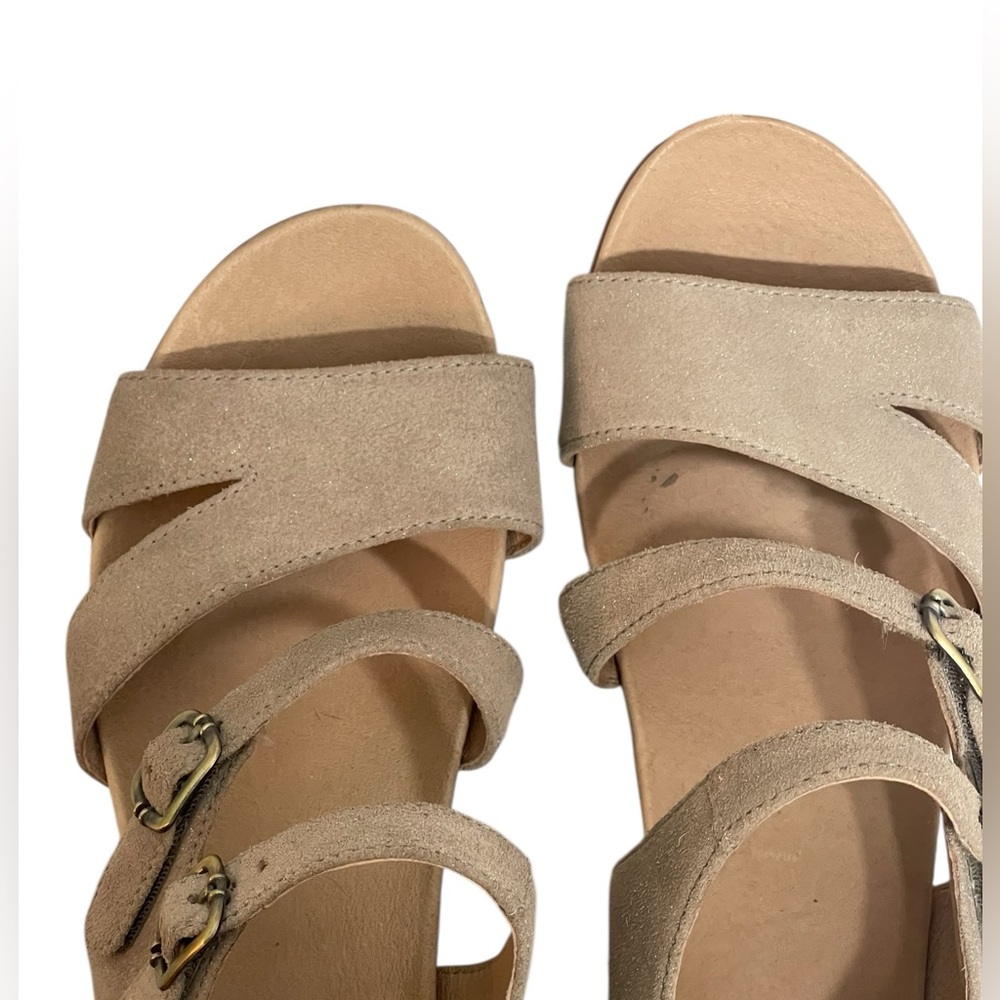 Dansko Angela Tan Metallic Nubuck Strappy Sandals. Open toe, wedge. Size 39 GUC - Picture 9 of 10